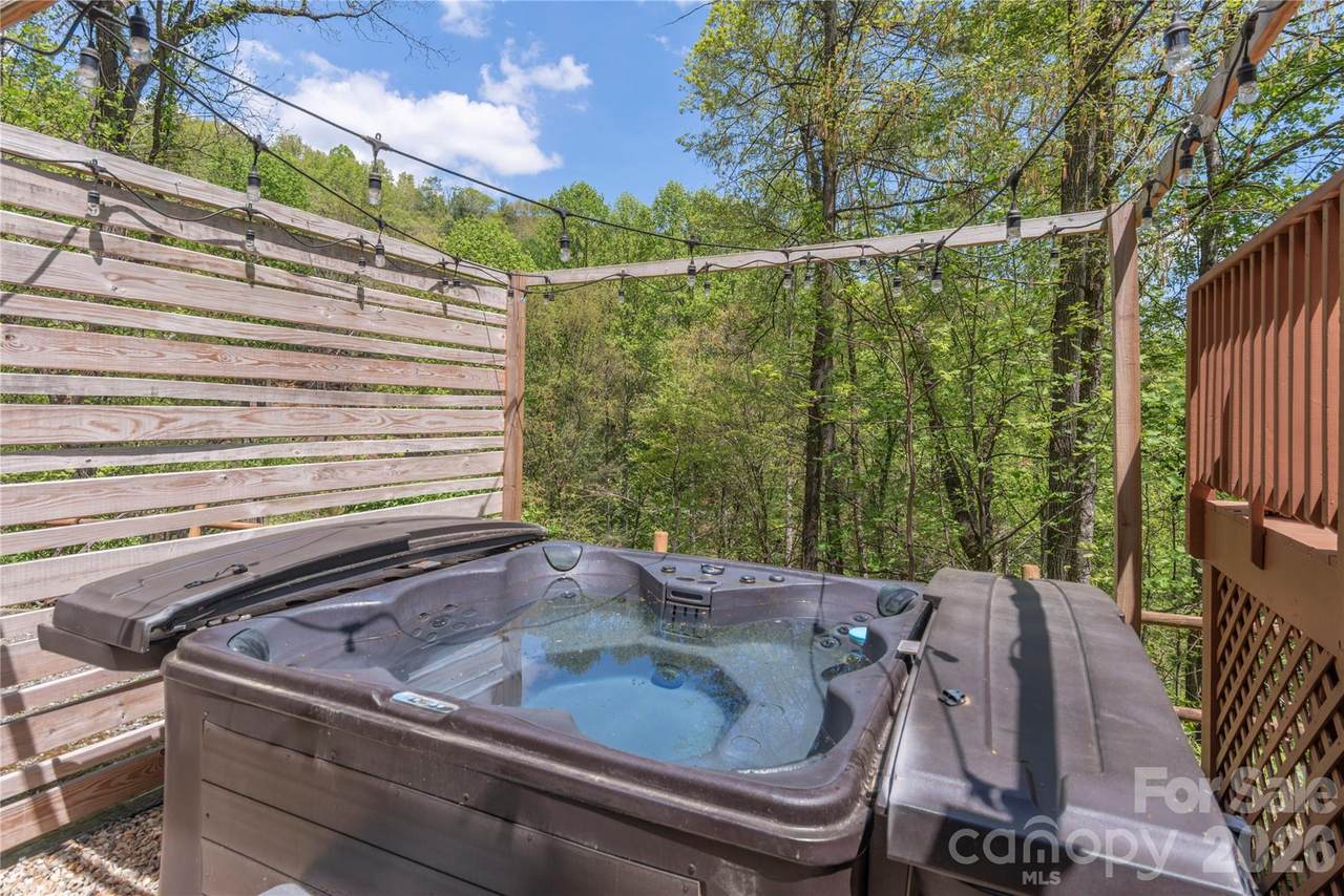 860 Creekside Drive - Photo 1