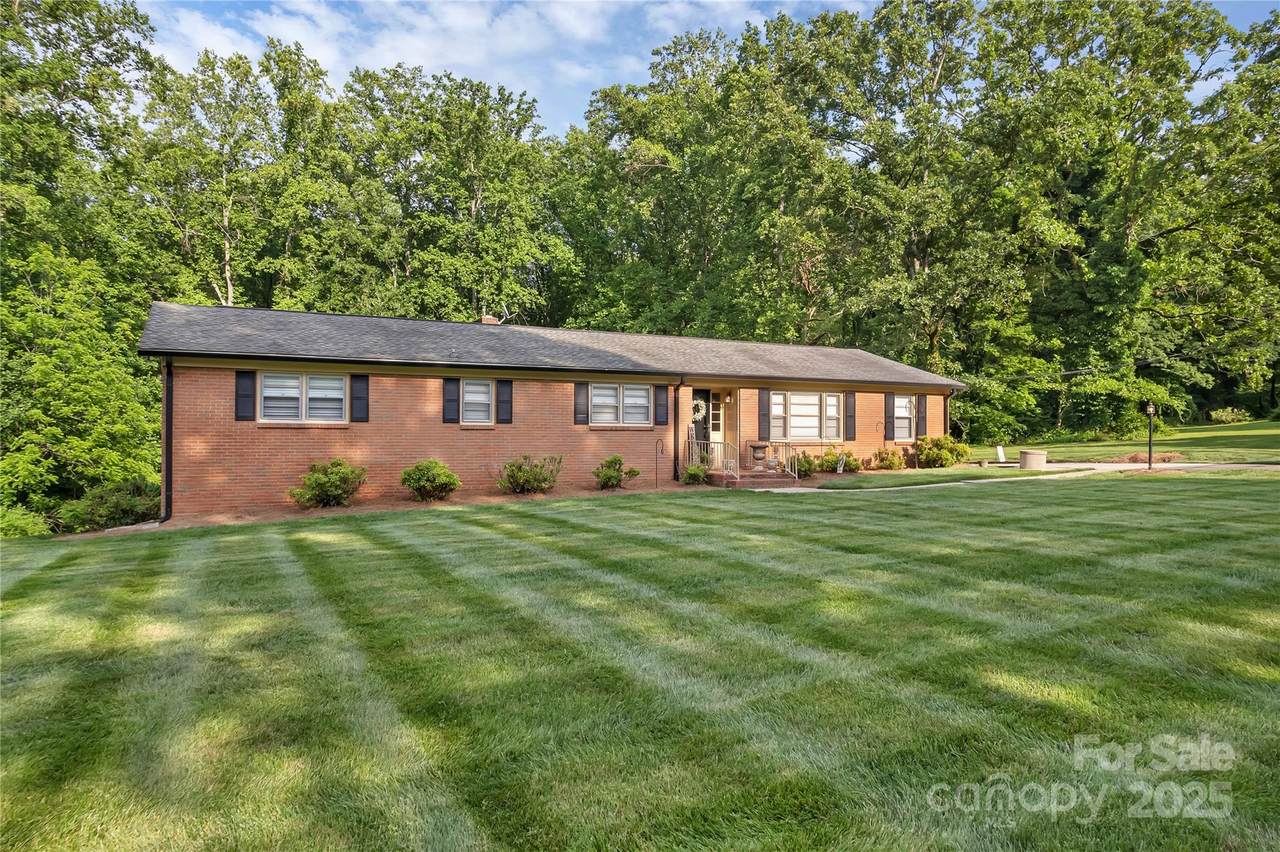 216 Delview Drive - Photo 1