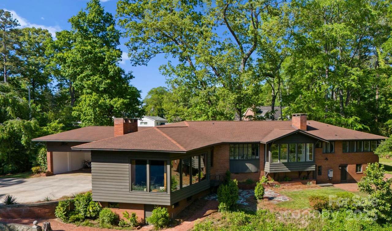 916 Park Drive - Photo 1