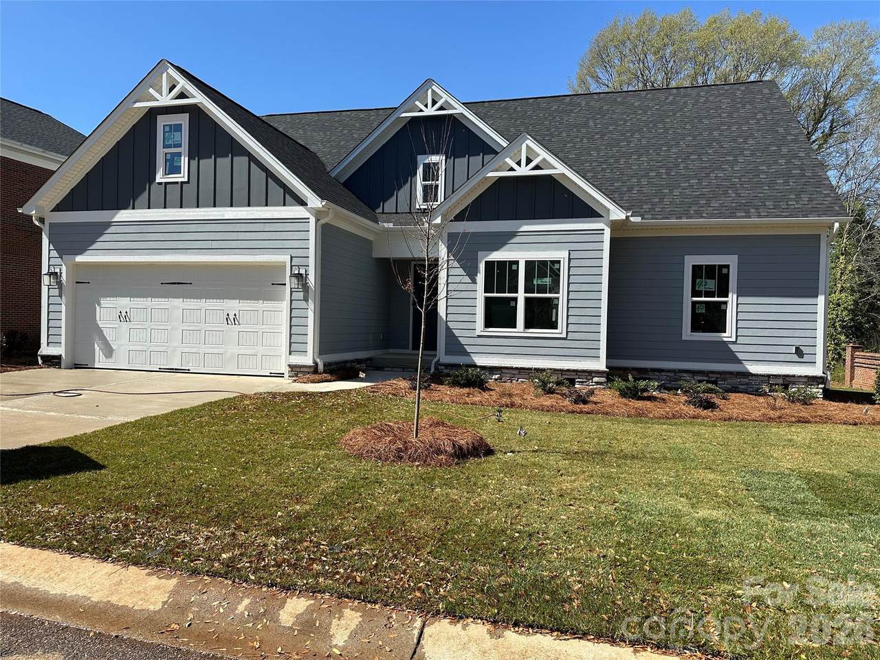 1061 The Glen Street - Photo 1