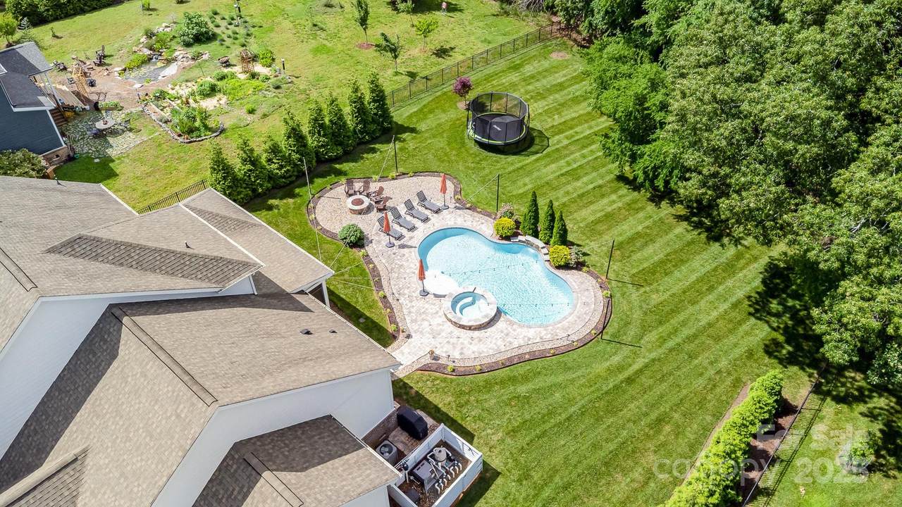 112 Shore Drive - Photo 1