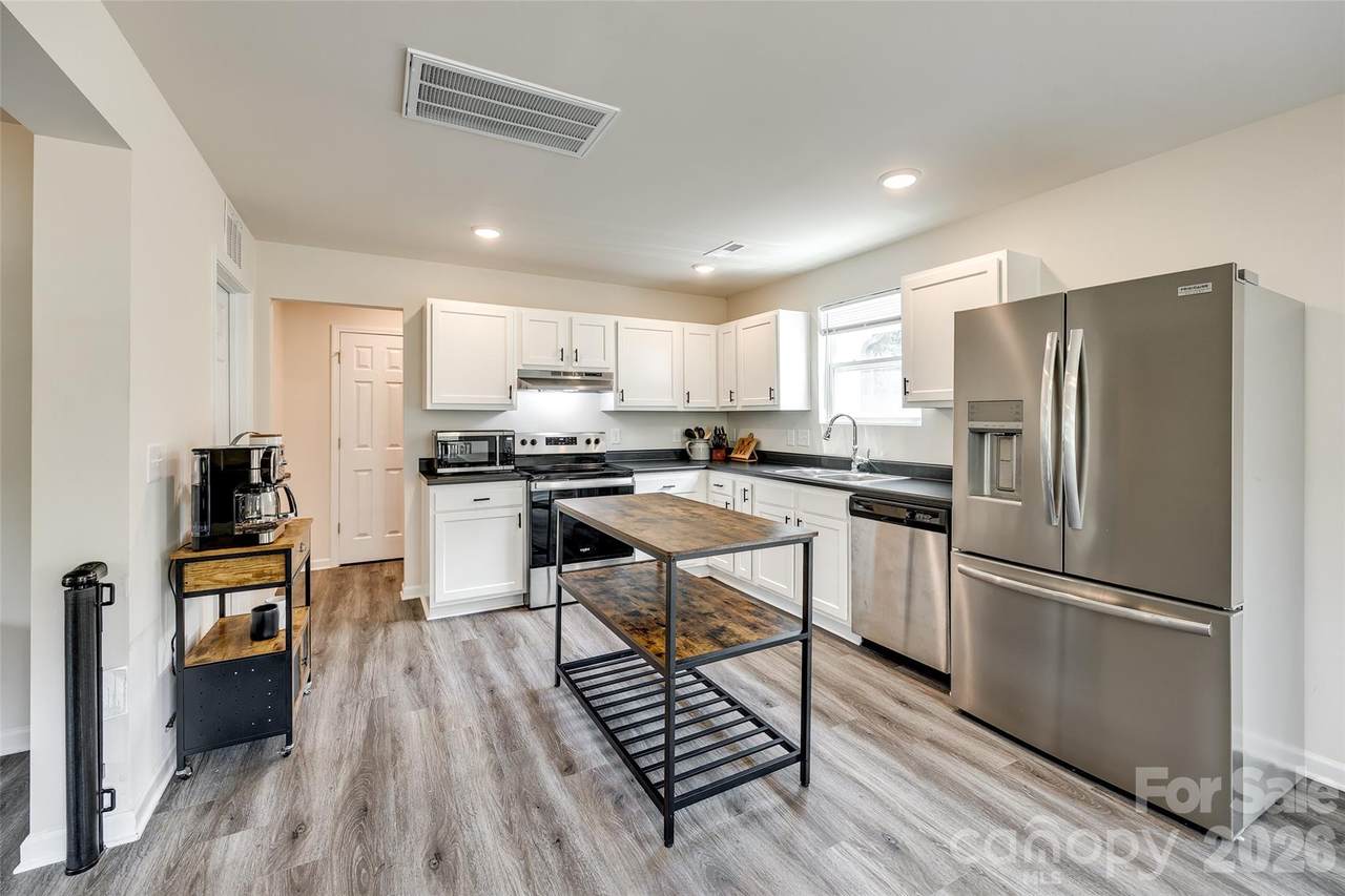 415 Kickapoo Avenue - Photo 1