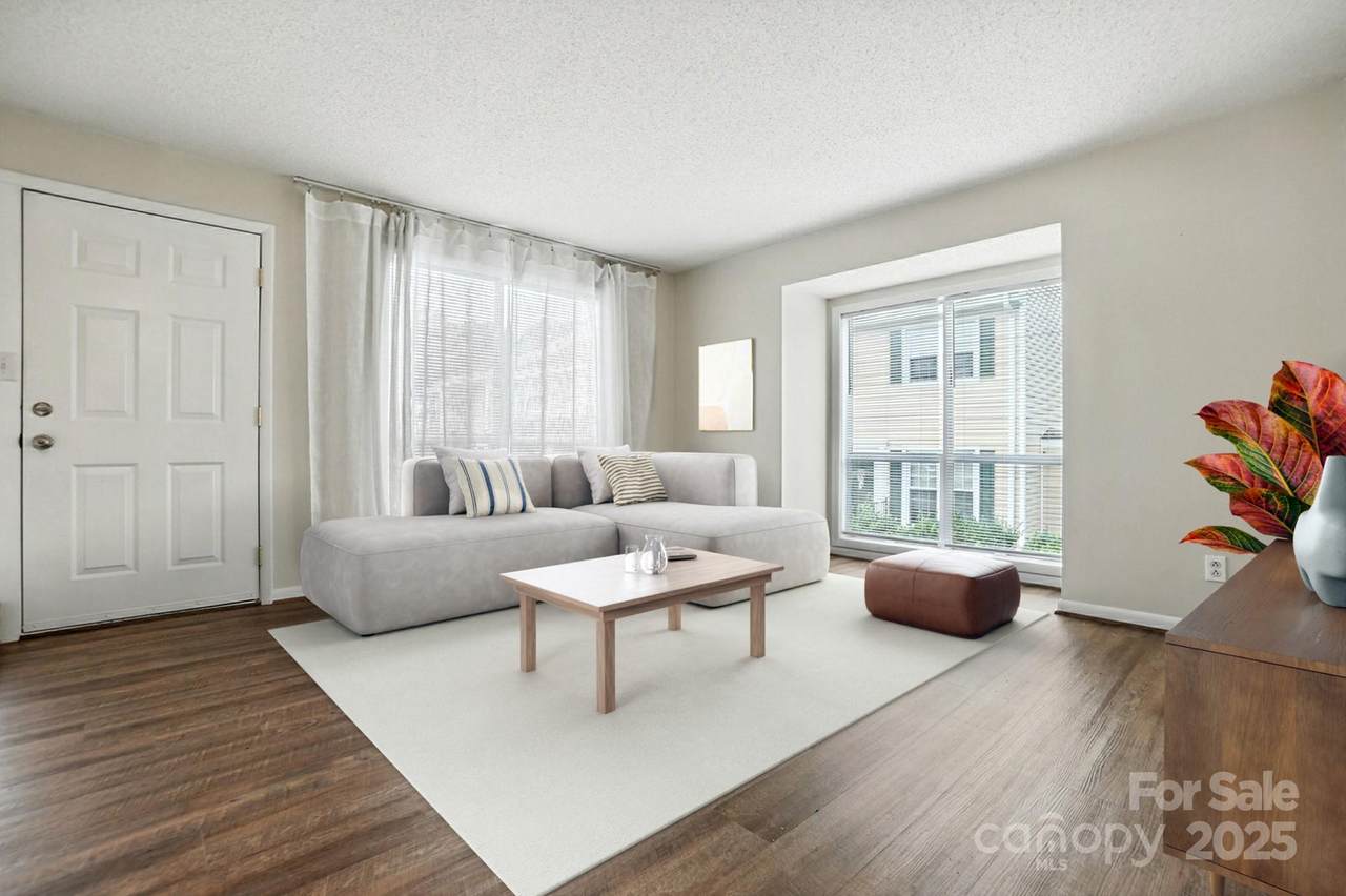 1101 Surry Lane - Photo 1