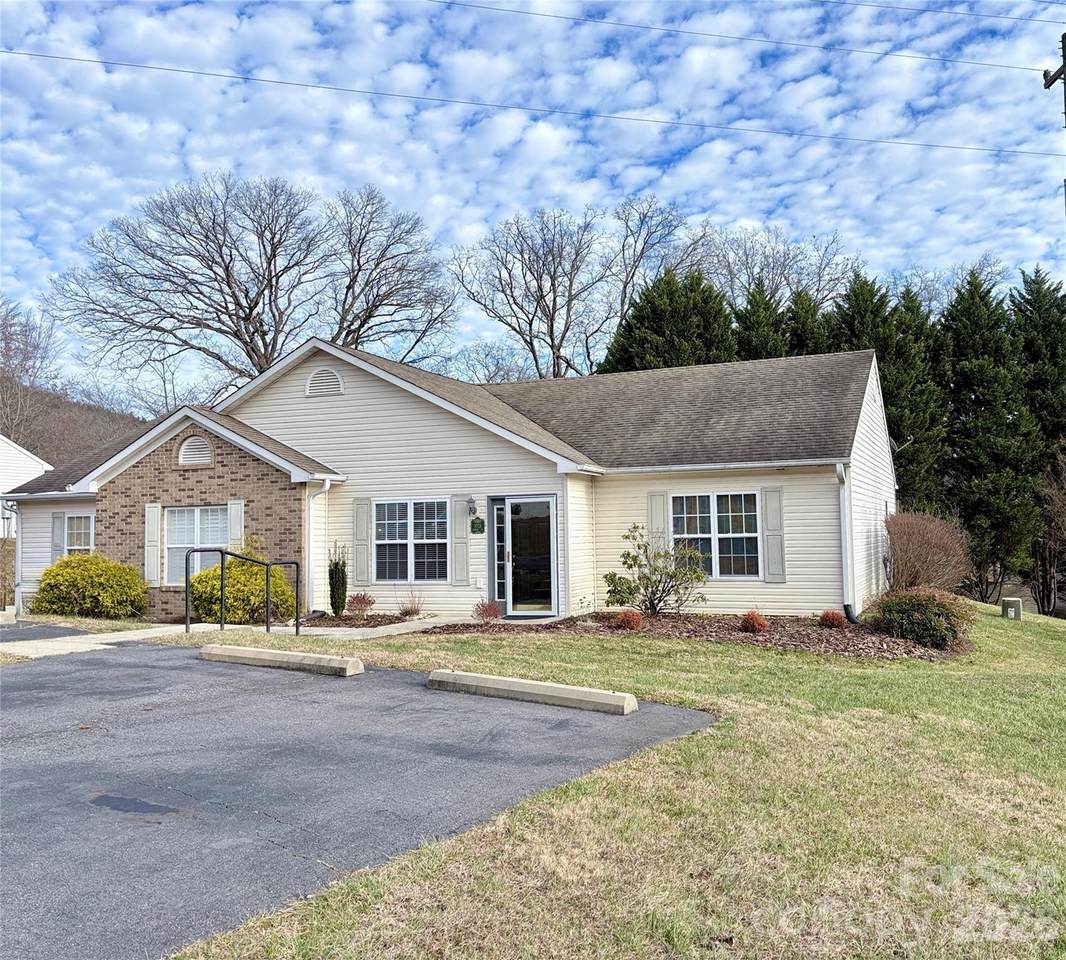 102 Kerlee Street - Photo 1