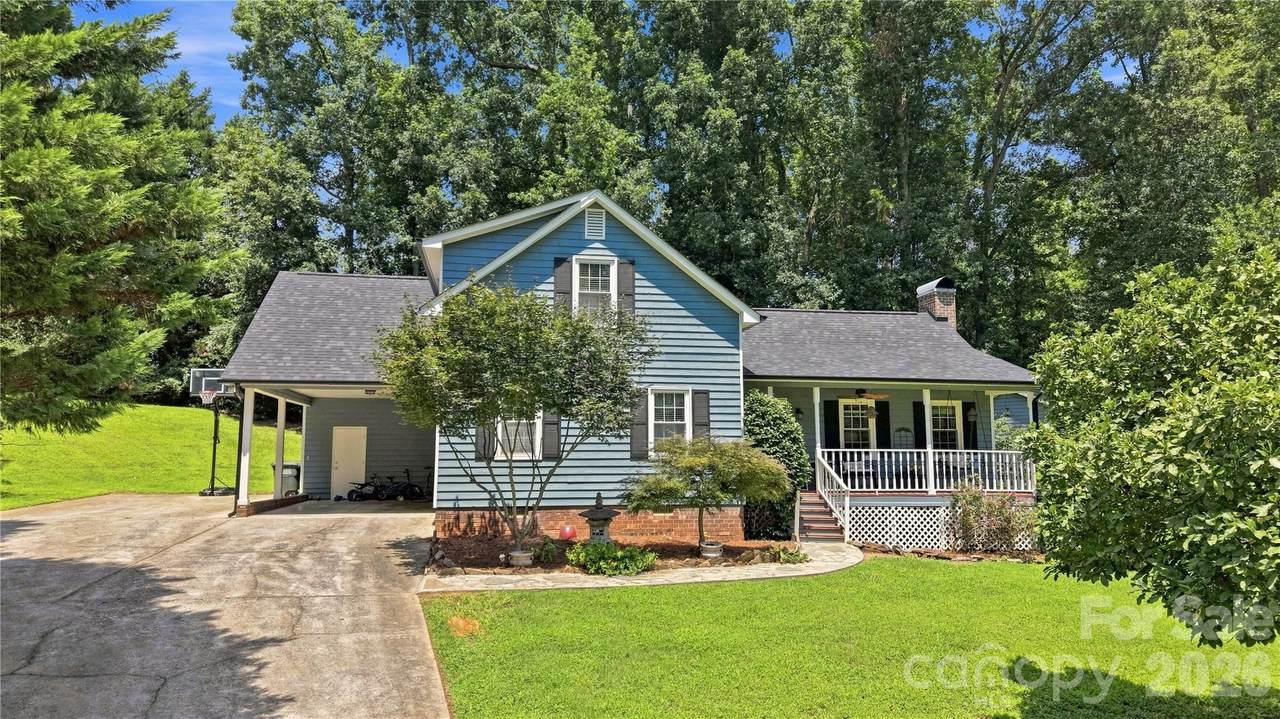 2600 Lakewood Drive - Photo 1