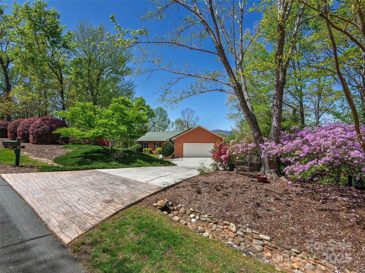 121 Canoe Drive - Photo 1