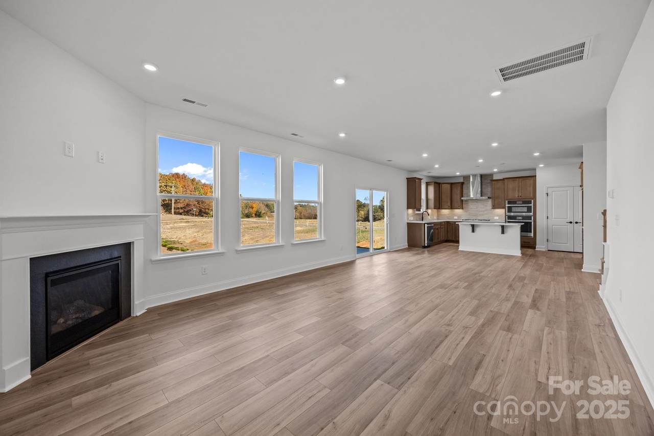 107 Nighthawk Trail - Photo 1