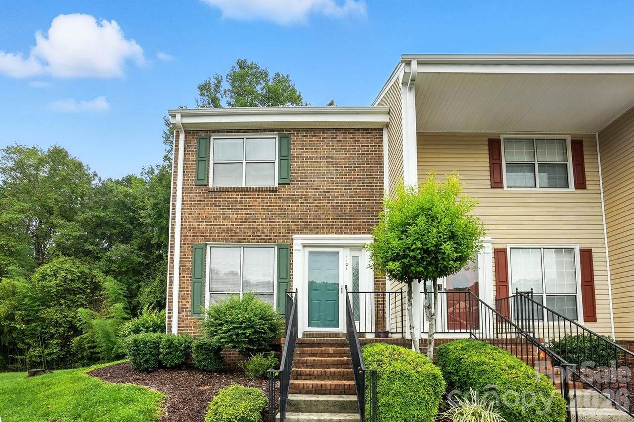 1101 Surry Lane - Photo 1