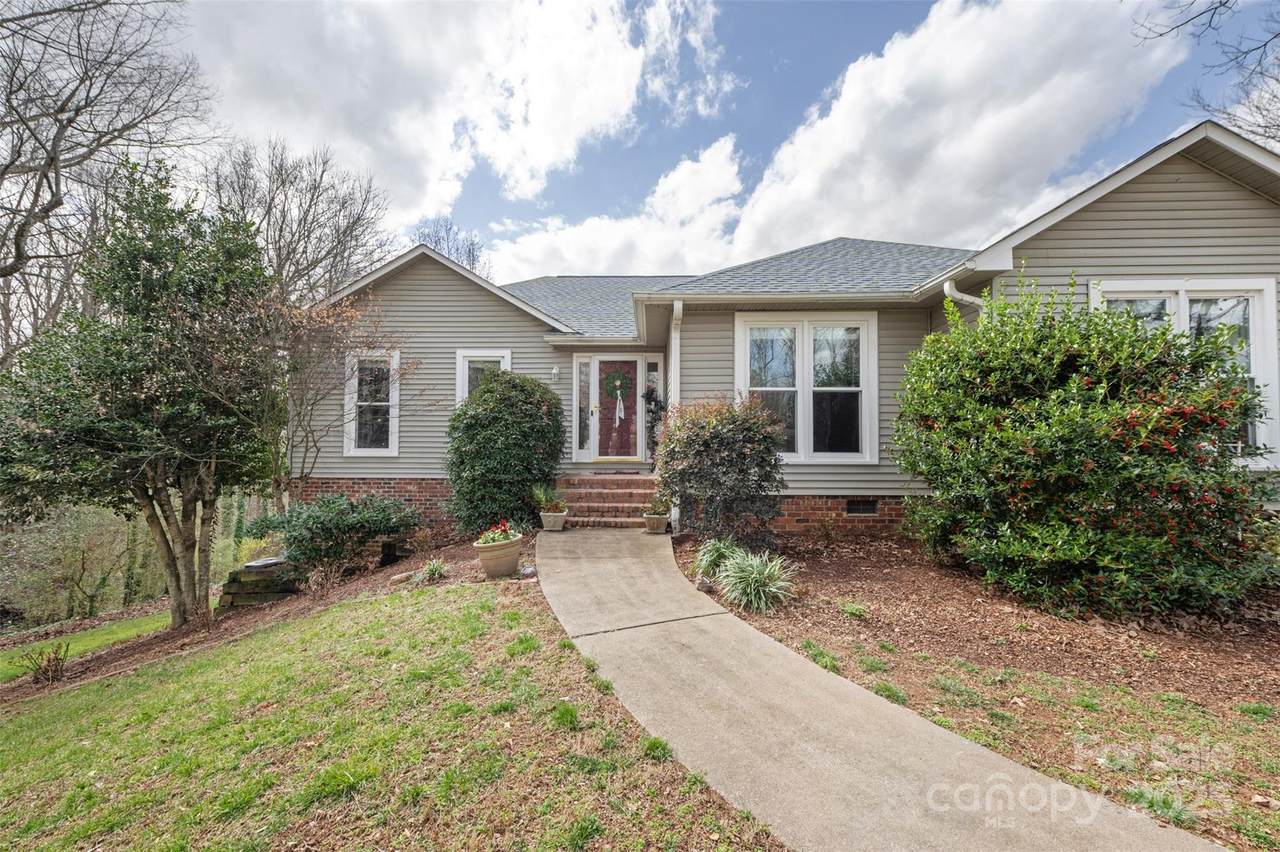 124 Muirfield Drive - Photo 1