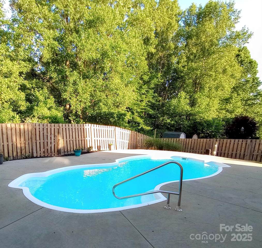 136 Elba Drive - Photo 1