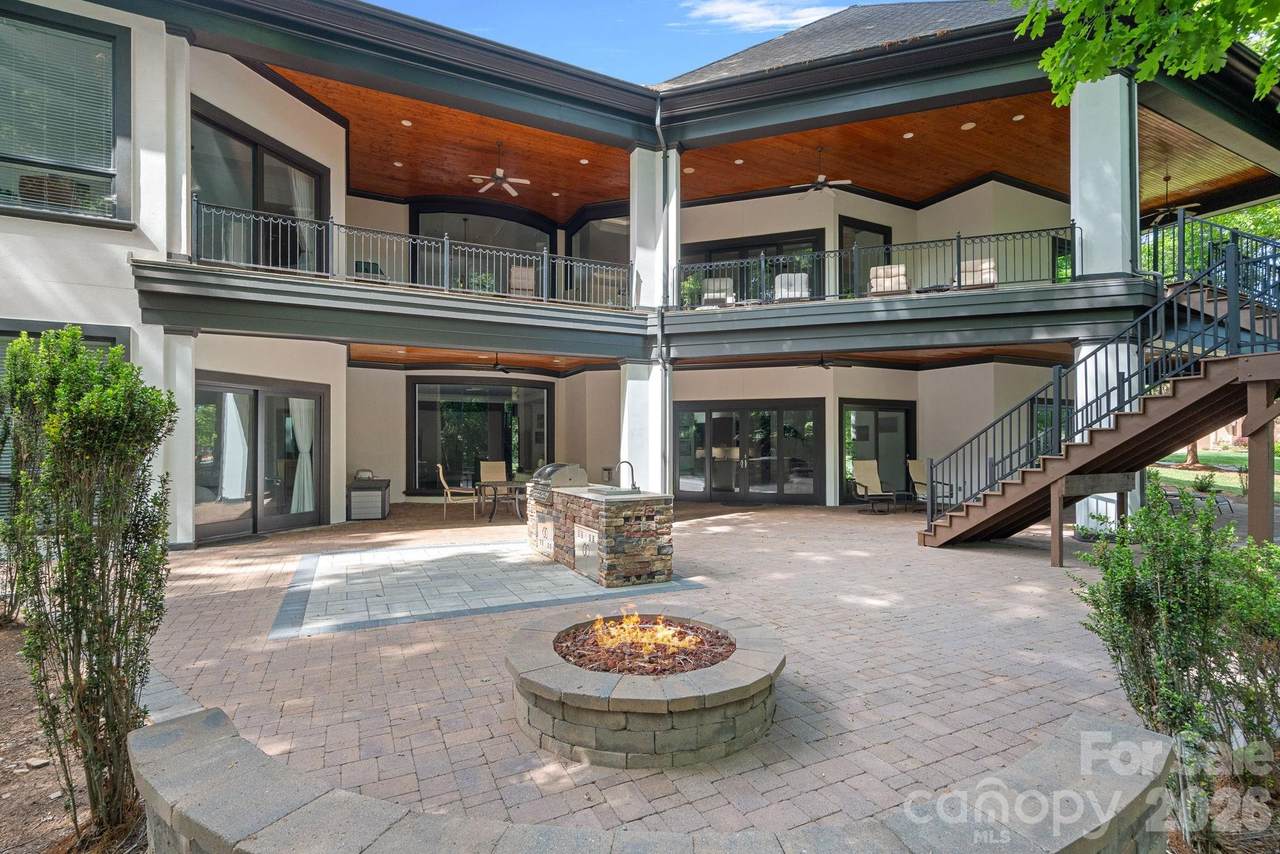106 Lightship Drive - Photo 1