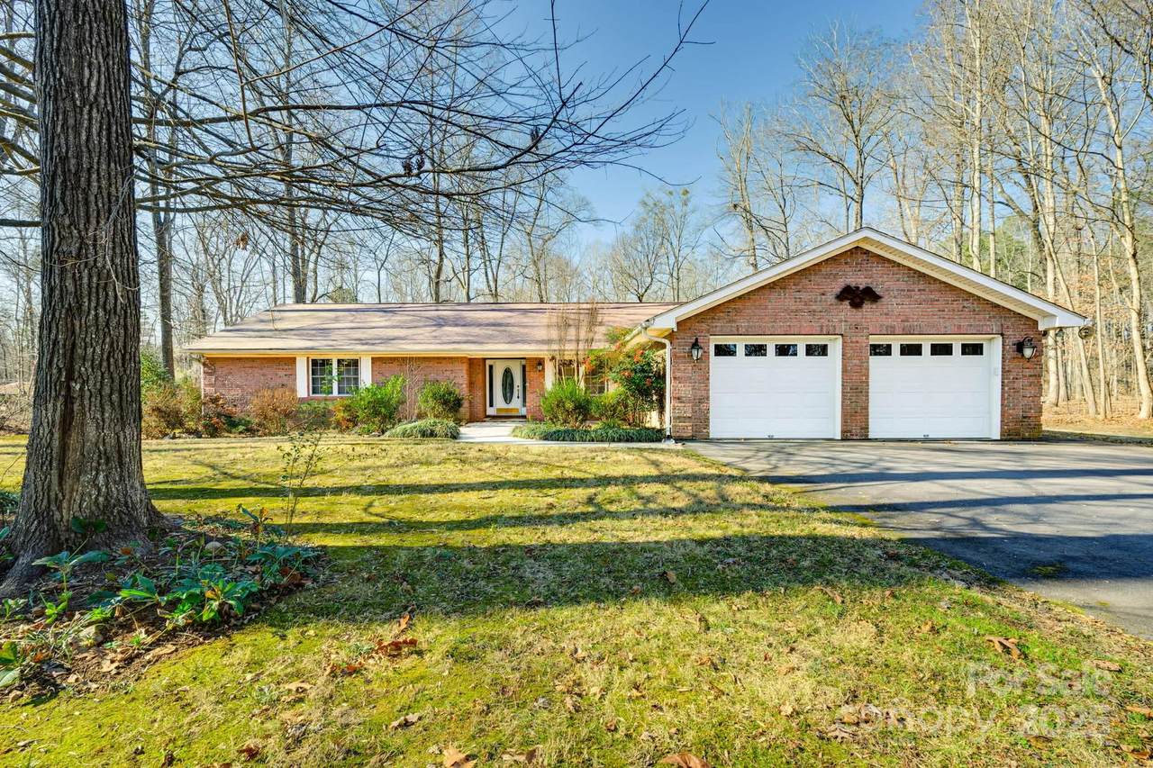 1020 Pebble Point - Photo 1