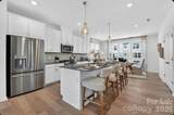 562 Silver Star Boulevard - Photo 7