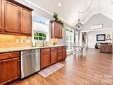 305 Spurs Court - Photo 12