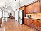 305 Spurs Court - Photo 13