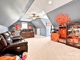 305 Spurs Court - Photo 24