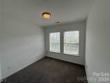 9956 Kings Parade Boulevard - Photo 18