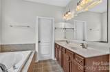 15718 Gallant Ridge Place - Photo 15