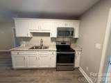 2621 Greenbriar Road - Photo 3