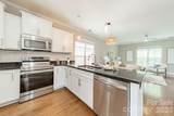 10236 Vanguard Parkway - Photo 15