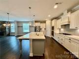 10728 Vanguard Parkway - Photo 11