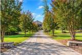 1024 Lyndon Drive - Photo 4