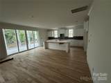 1061 The Glen Street - Photo 2