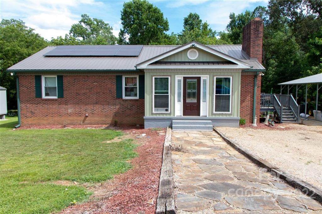 946 Oakridge Farm Highway - Photo 1