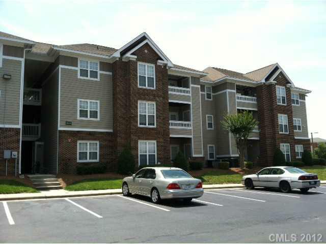9810 Campus Walk Lane B, Charlotte, NC 28262 (#2089865) :: High Performance Real Estate Advisors