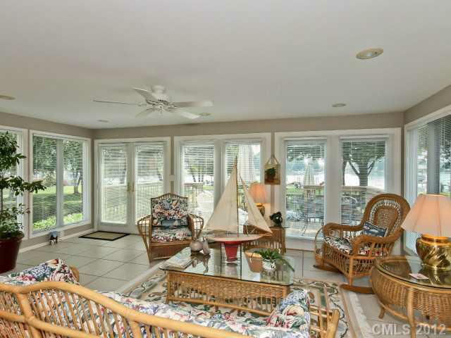 20601 Island Forest Drive, Cornelius, NC 28031 (#2093767) :: High Performance Real Estate Advisors