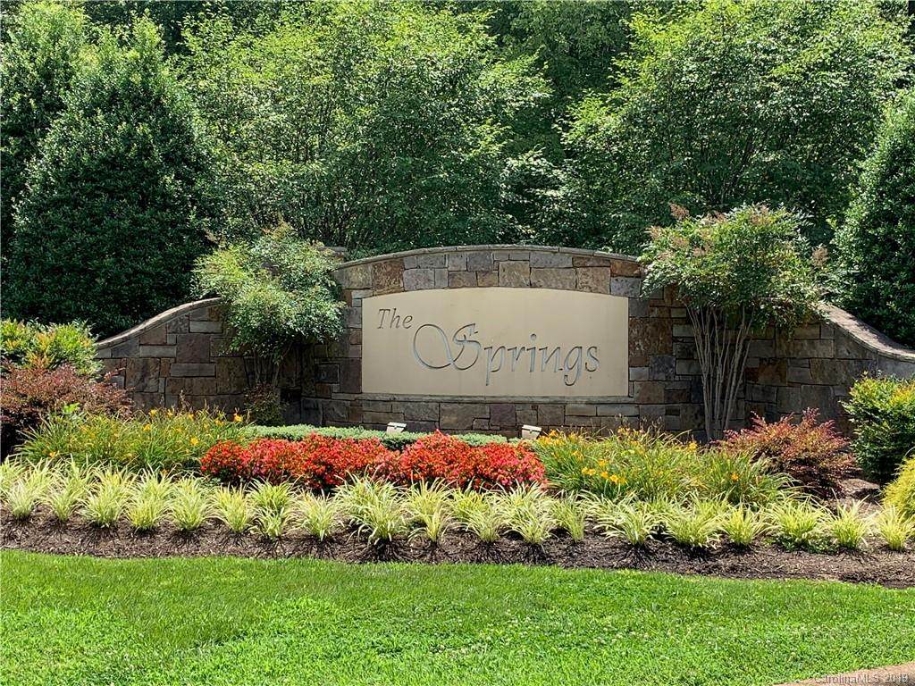 136 Tor Court - Photo 1