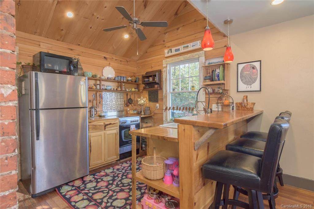 158 Cherokee Road - Photo 1