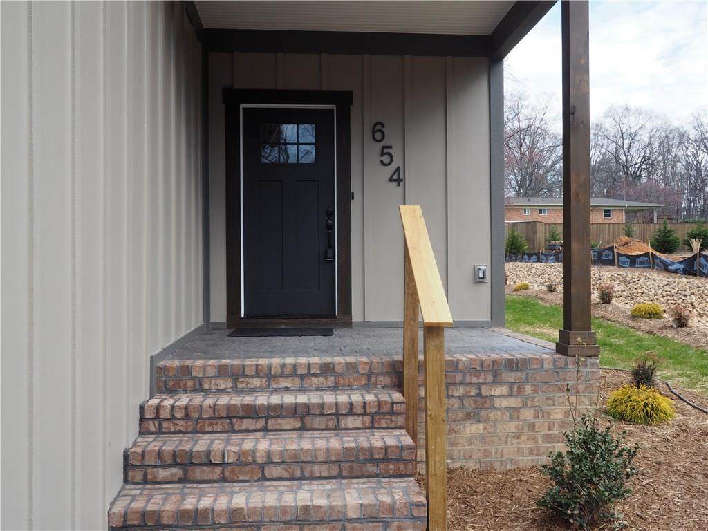 654 13th Ave Place - Photo 1