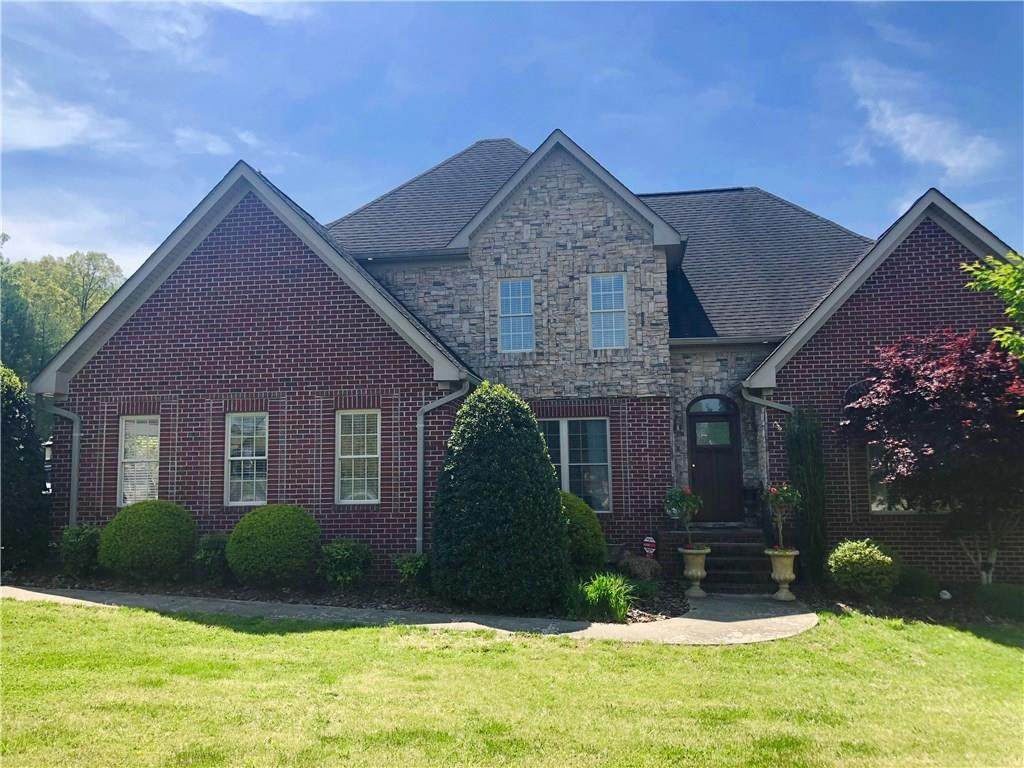 407 Woodridge Drive - Photo 1