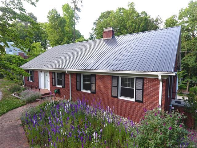 208 Woodside Drive - Photo 1