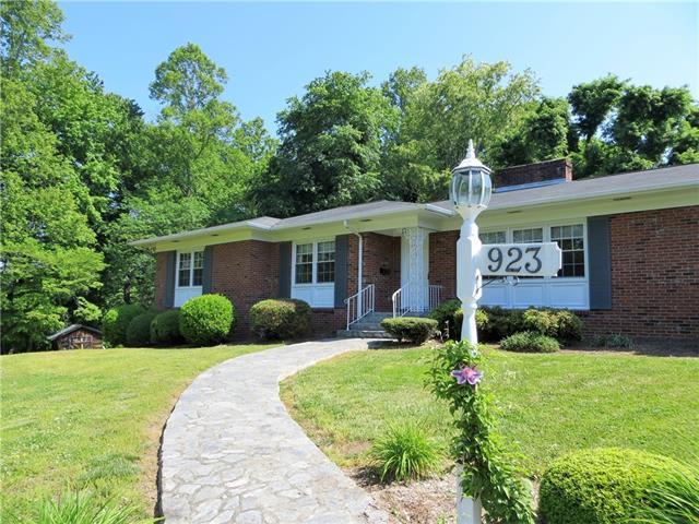 923 Vista Place - Photo 1