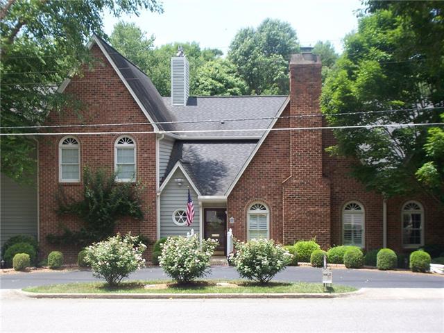 915 Center Street - Photo 1