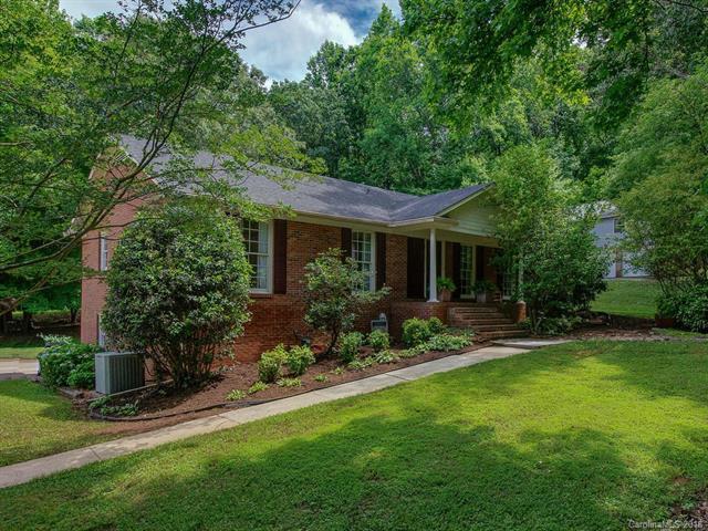 4900 Golfview Court - Photo 1