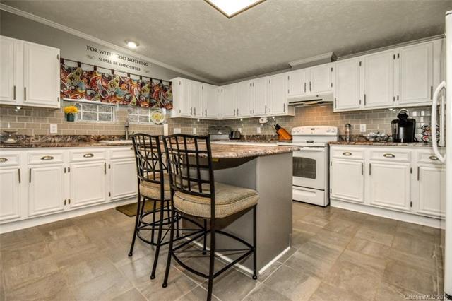 114 Plymouth Road - Photo 1