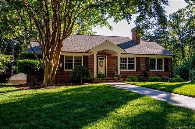 432 Oakwood Drive - Photo 1