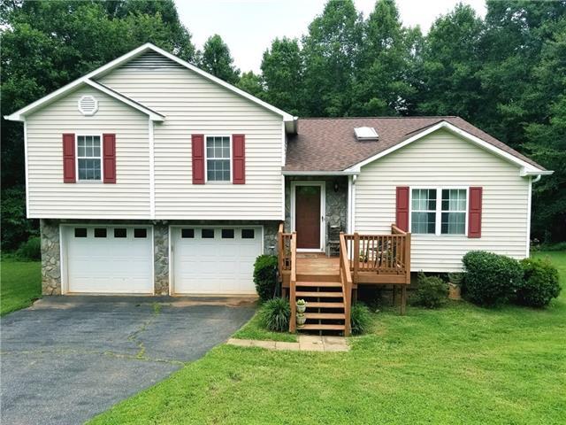 212 Sequoyah Circle - Photo 1