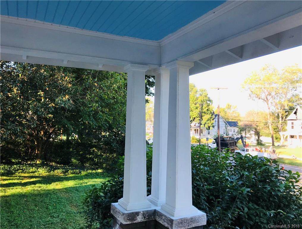 1013 Main Street - Photo 1