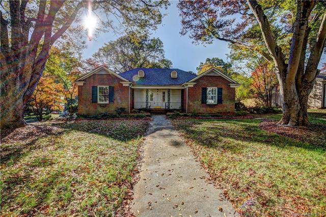 196 Ingleside Drive - Photo 1