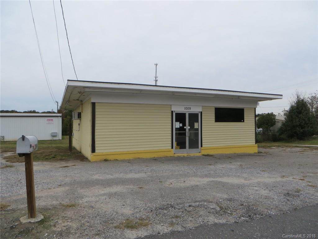 1009 Old North Main Street - Photo 1