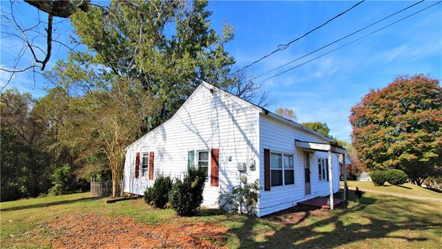 916 Fairview Drive - Photo 1