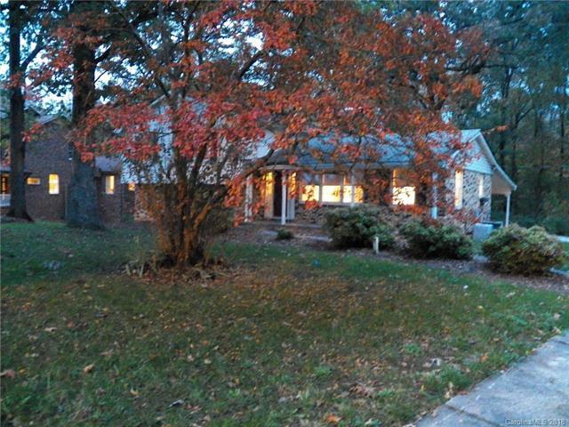 404 Oakwood Drive - Photo 1