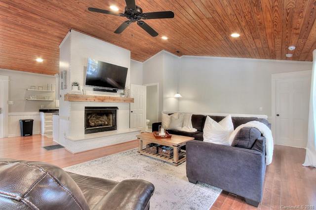 715 Lochaven Road - Photo 1