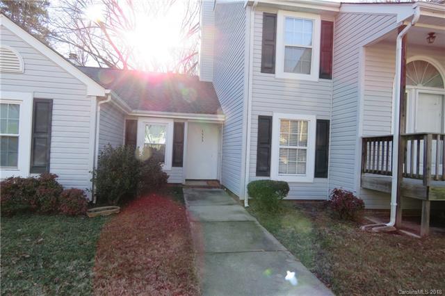 1553 Hunt Club Court - Photo 1
