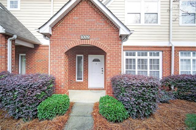 1009 Central Park Circle - Photo 1