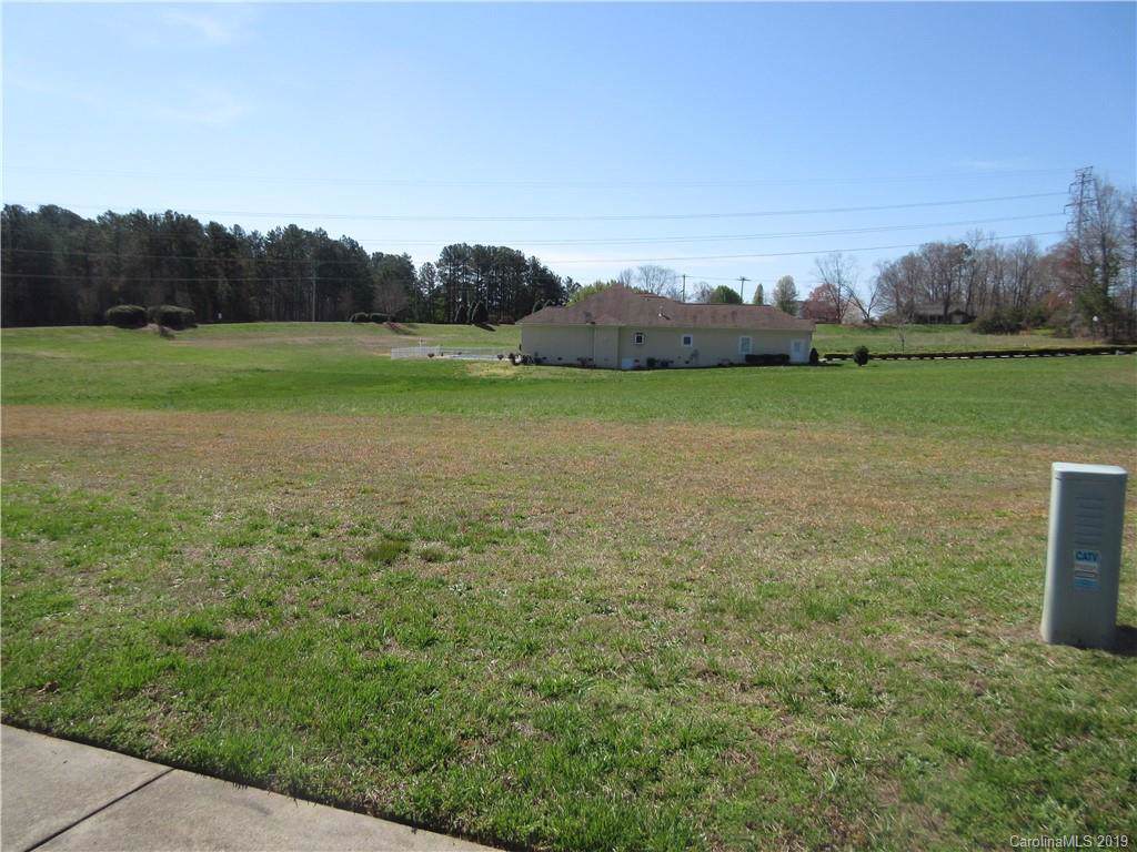606 Muirfield Drive - Photo 1